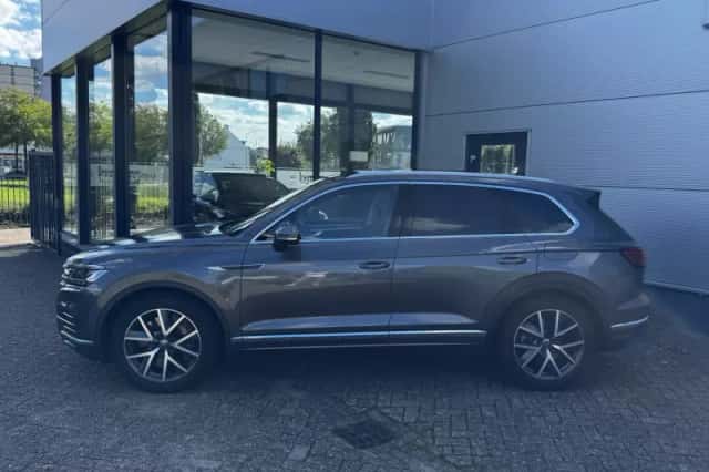Volkswagen Touareg (2021) thumbnail 2