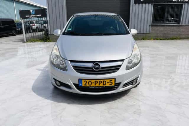 Opel Corsa (2011) thumbnail 5