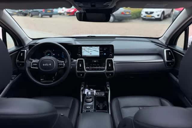 Kia Sorento (2023) thumbnail 2