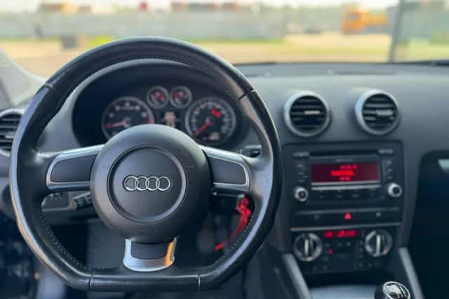 Audi A3 (2009) thumbnail 3