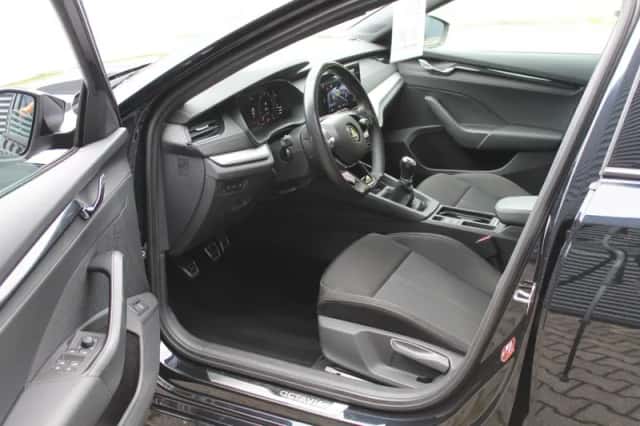 Škoda Octavia (2021) thumbnail 2