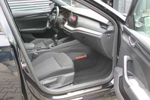 Škoda Octavia (2021) thumbnail 3