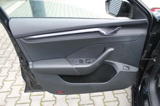 Škoda Octavia (2021) thumbnail 5