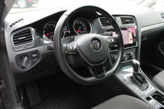 Volkswagen Golf (2017) thumbnail 6