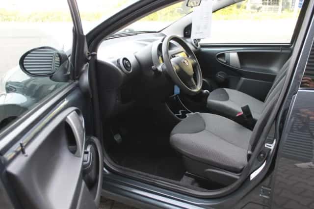 Toyota Aygo (2013) thumbnail 2