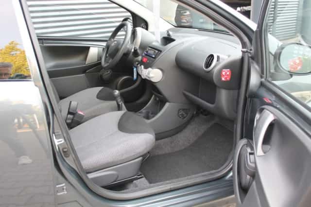 Toyota Aygo (2013) thumbnail 3