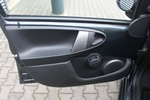 Toyota Aygo (2013) thumbnail 5