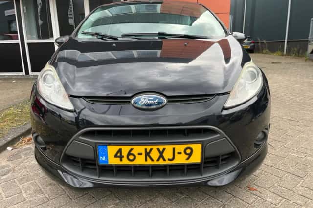 Ford Fiesta (2010) thumbnail 3