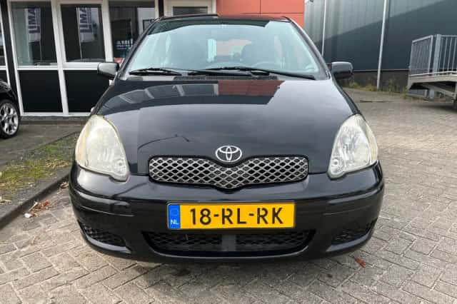 Toyota Yaris (2005) thumbnail 3