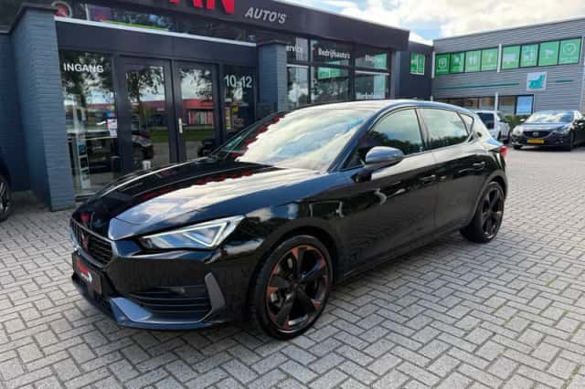 CUPRA Leon (2023) thumbnail 4
