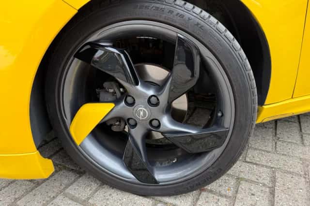 Opel Adam (2013) thumbnail 3