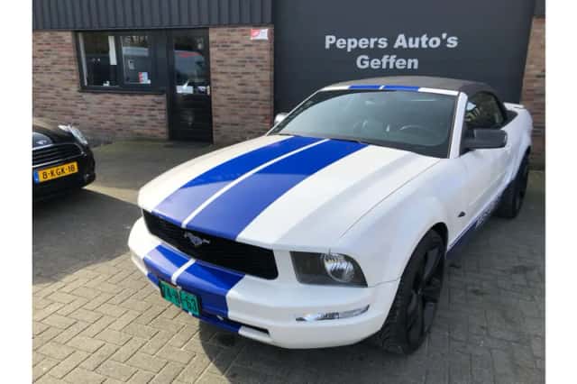 Ford Mustang (2007) thumbnail 2