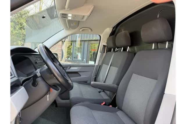 Volkswagen Transporter (2020) thumbnail 3
