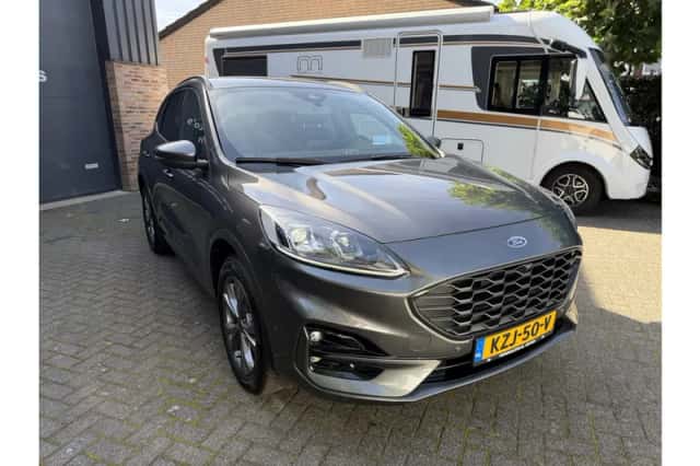 Ford Kuga (2023) thumbnail 5