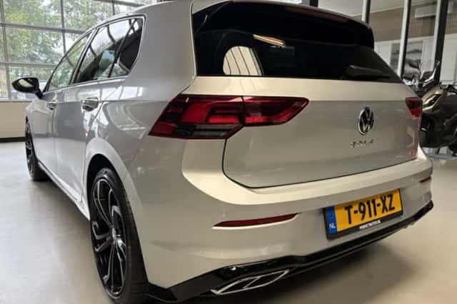 Volkswagen Golf (2021) thumbnail 2