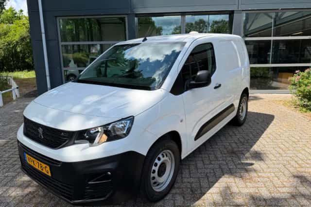 Peugeot Partner (2022) thumbnail 2