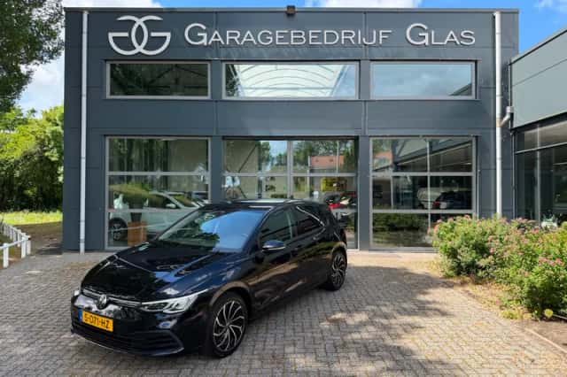 Volkswagen Golf (2023) thumbnail 1
