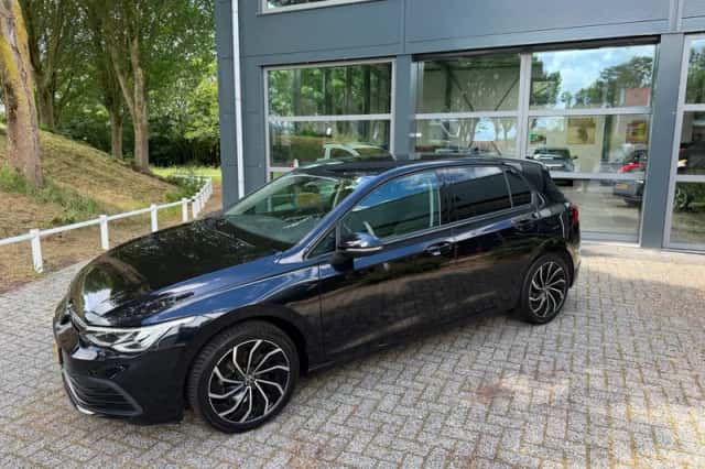 Volkswagen Golf (2023) thumbnail 3