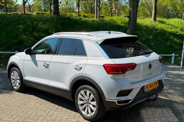 Volkswagen T-Roc (2022) thumbnail 3