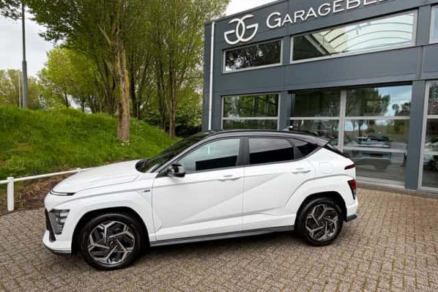 Hyundai Kona (2023) thumbnail 2