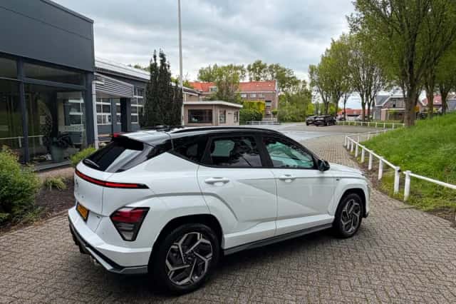 Hyundai Kona (2023) thumbnail 6