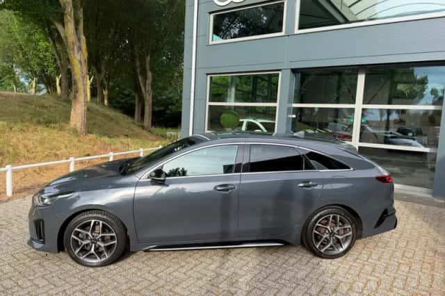Kia ProCeed (2019) thumbnail 2