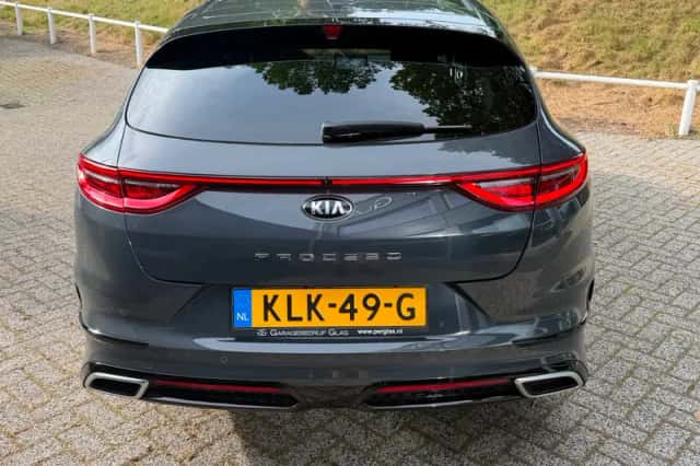 Kia ProCeed (2019) thumbnail 4