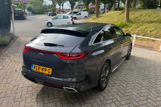 Kia ProCeed (2019) thumbnail 5