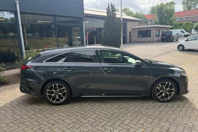 Kia ProCeed (2019) thumbnail 6