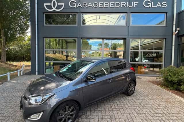 Hyundai i20 (2015) thumbnail 2