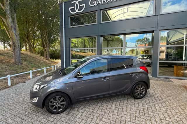 Hyundai i20 (2015) thumbnail 3