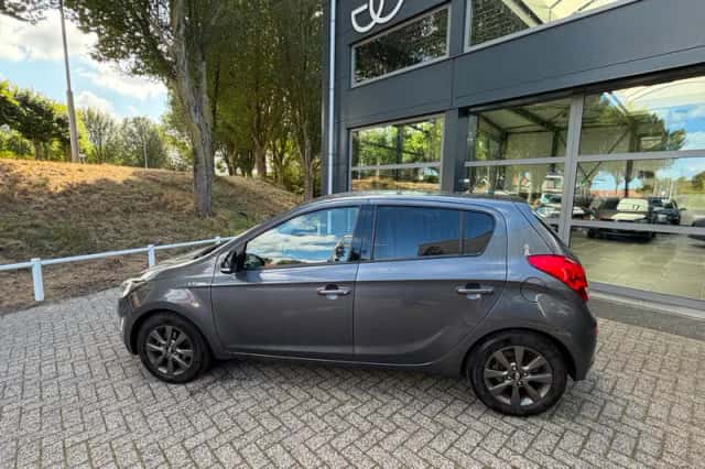 Hyundai i20 (2015) thumbnail 4