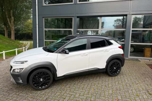 Hyundai Kona (2022) thumbnail 2