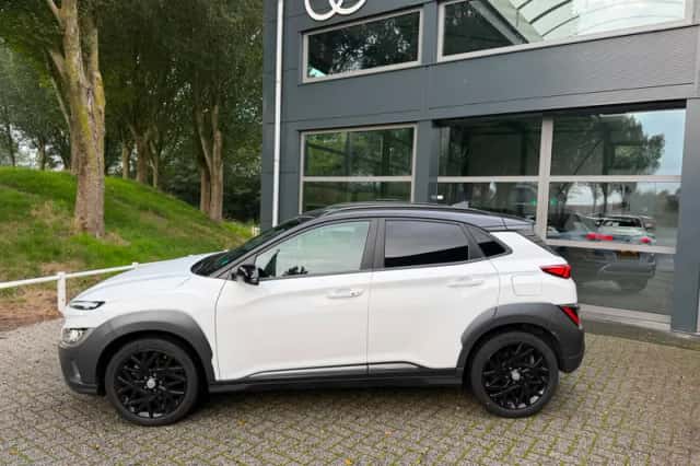 Hyundai Kona (2022) thumbnail 3