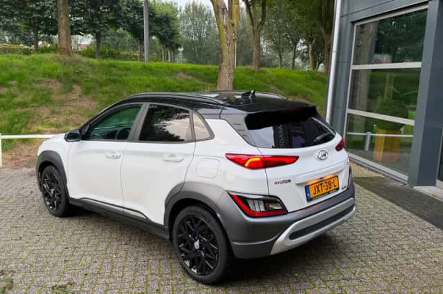 Hyundai Kona (2022) thumbnail 4