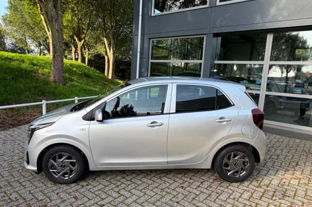 Kia Picanto (2025) thumbnail 2