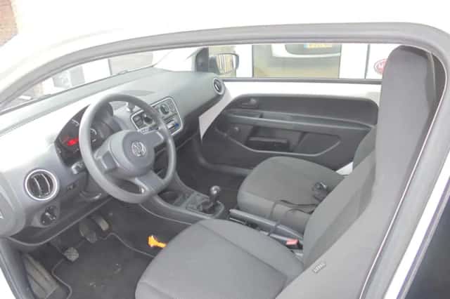 Volkswagen Up! (2012) thumbnail 6