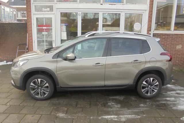 Peugeot 2008 (2016) thumbnail 2