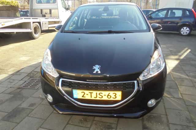 Peugeot 208 (2014) thumbnail 2
