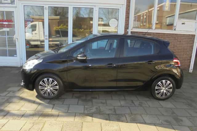Peugeot 208 (2014) thumbnail 3