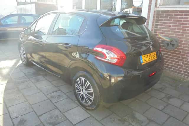 Peugeot 208 (2014) thumbnail 4