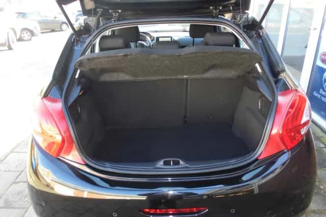 Peugeot 208 (2014) thumbnail 6