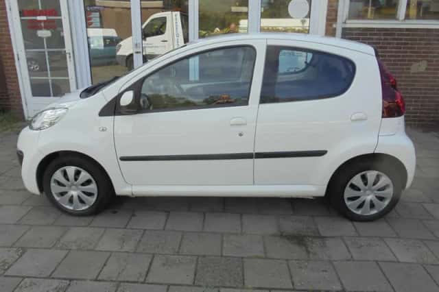 Peugeot 107 (2013) thumbnail 3