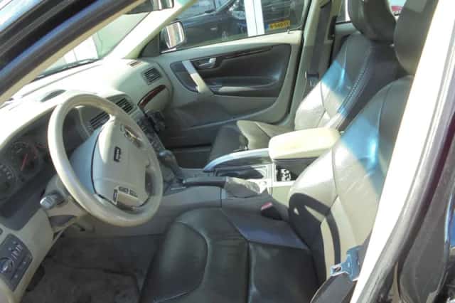 Volvo V70 (2001) thumbnail 6
