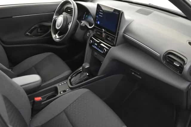 Toyota Yaris Cross (2024) thumbnail 3