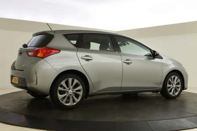 Toyota Auris (2014) thumbnail 2