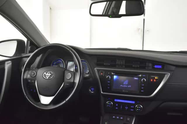 Toyota Auris (2014) thumbnail 4