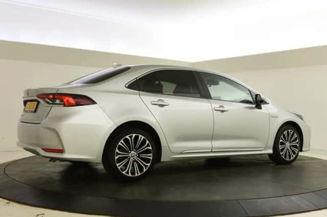 Toyota Corolla (2021) thumbnail 2