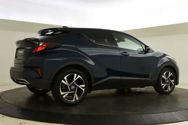 Toyota C-HR (2024) thumbnail 2
