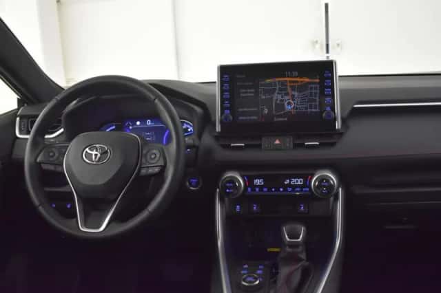 Toyota RAV4 (2022) thumbnail 4
